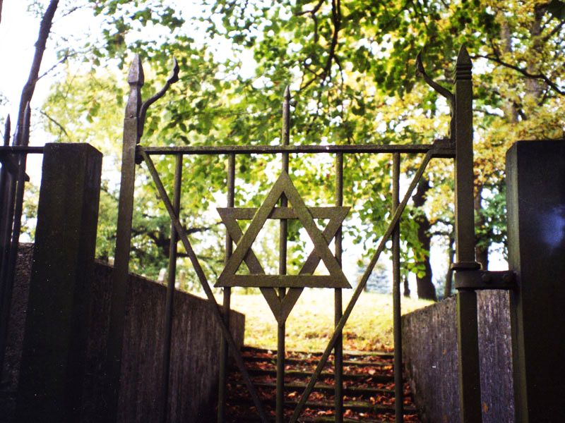 Eingangstor des jüdischen Friedhofs, Am Berge <span></span>