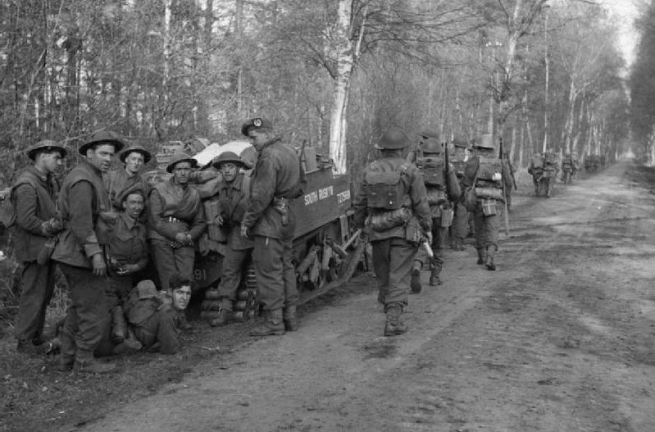 Soldaten der 2nd Gordon Highlanders, 15th (Scottish Division) während ihrem Vormarsch Richtung Celle, 11 April 1945. Imperial War Museums